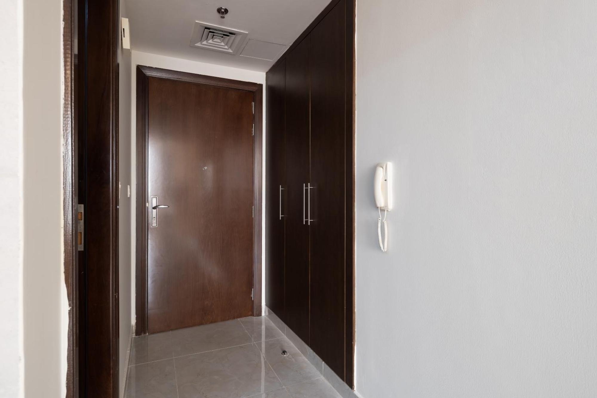 Comfortable In Prime Silicon Oasis Locatio Apartment